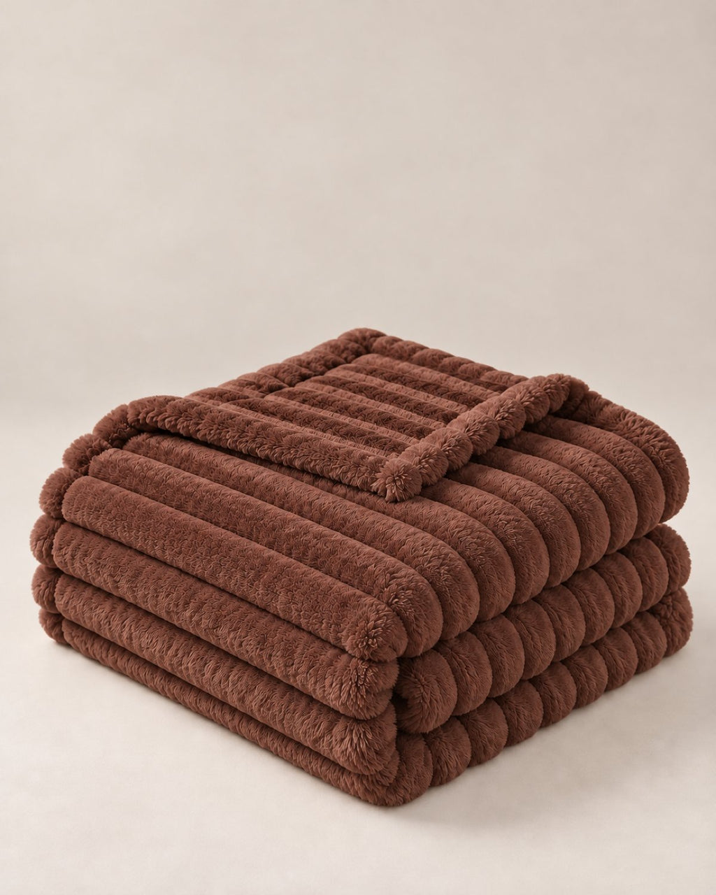 Plaid polaire côtelé Douillette, coloris chocolat, plié