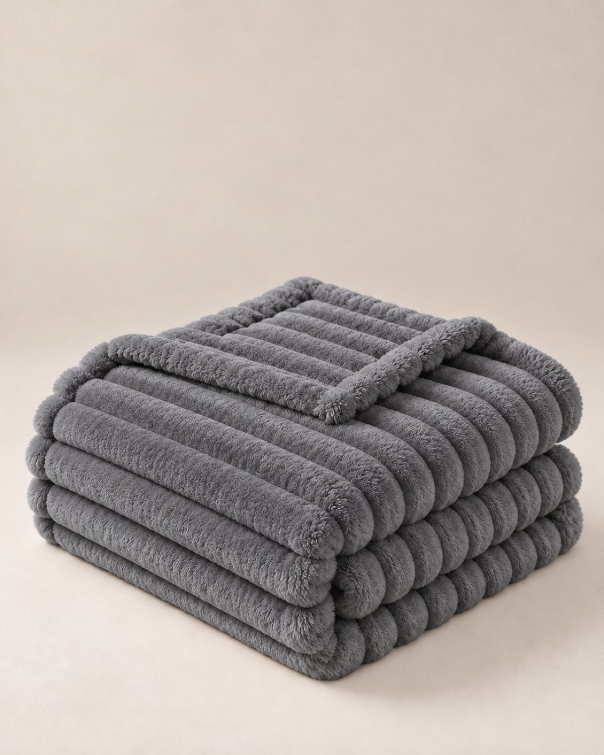 Plaid polaire côtelé Douillette, coloris gris anthracite, plié