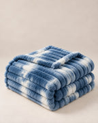 Plaid polaire côtelé Douillette, coloris tie-dye bleu denim, plié