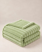 Plaid polaire côtelé Douillette, coloris vert sauge, plié